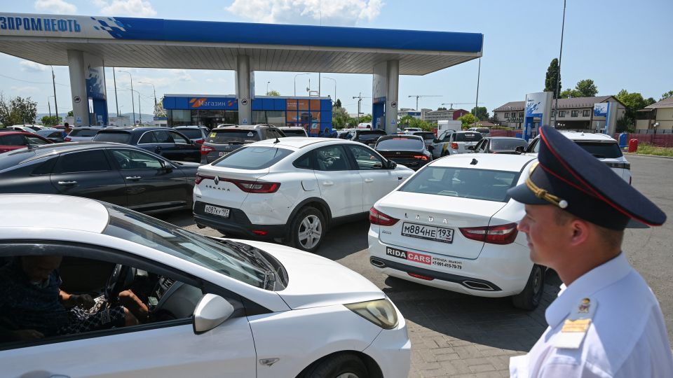 Trump tells Zelensky to stop targeting Russian refiners as diesel soars amid Iran war