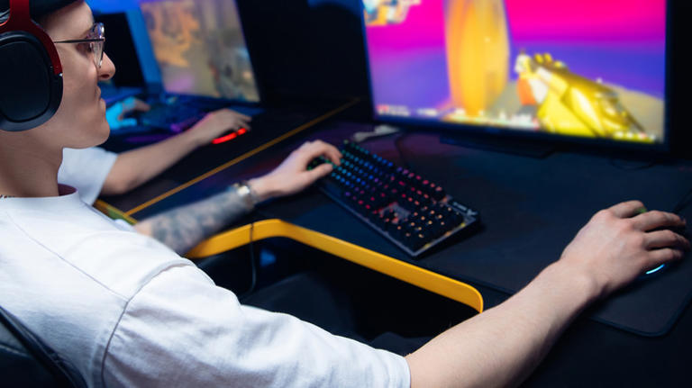 Why do pro gamers tilt their keyboards?