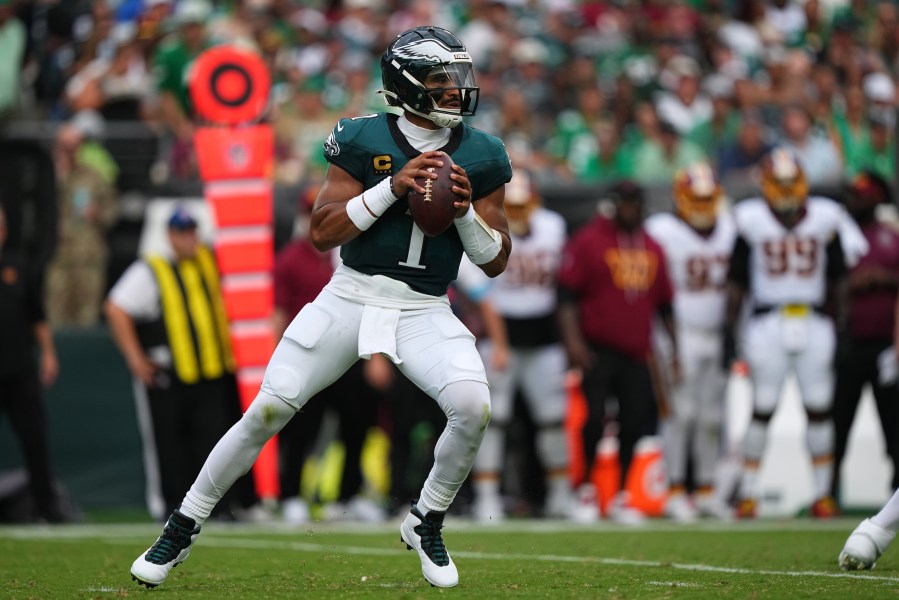 Eagles beat Commanders 24-22 in home opener
