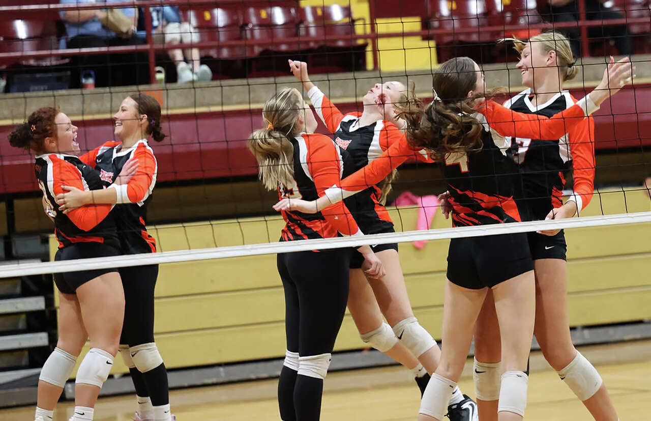 Saturday volleyball: Wesclin beats Greenfield for EA-WR tourney title