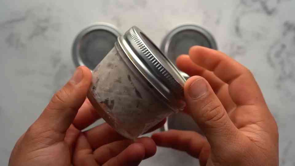 The ultimate 40-calorie Oreo cheesecake protein frosting!