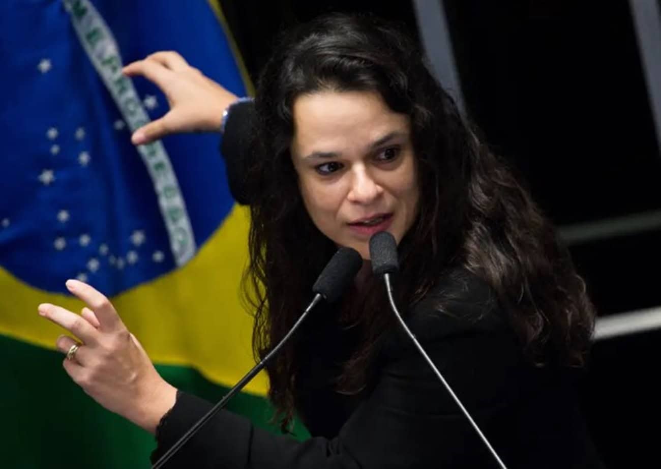 Jingle de Flávio Bolsonaro faz Janaína Paschoal, autora do impeachment ...