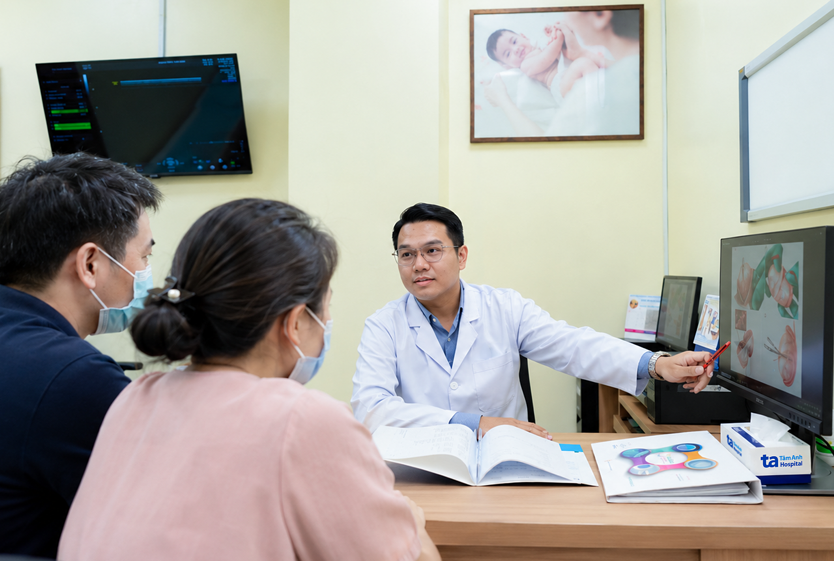 Bất ngờ có con tự nhiên sau 10 năm vô sinh, thụ tinh ống nghiệm thất bại
