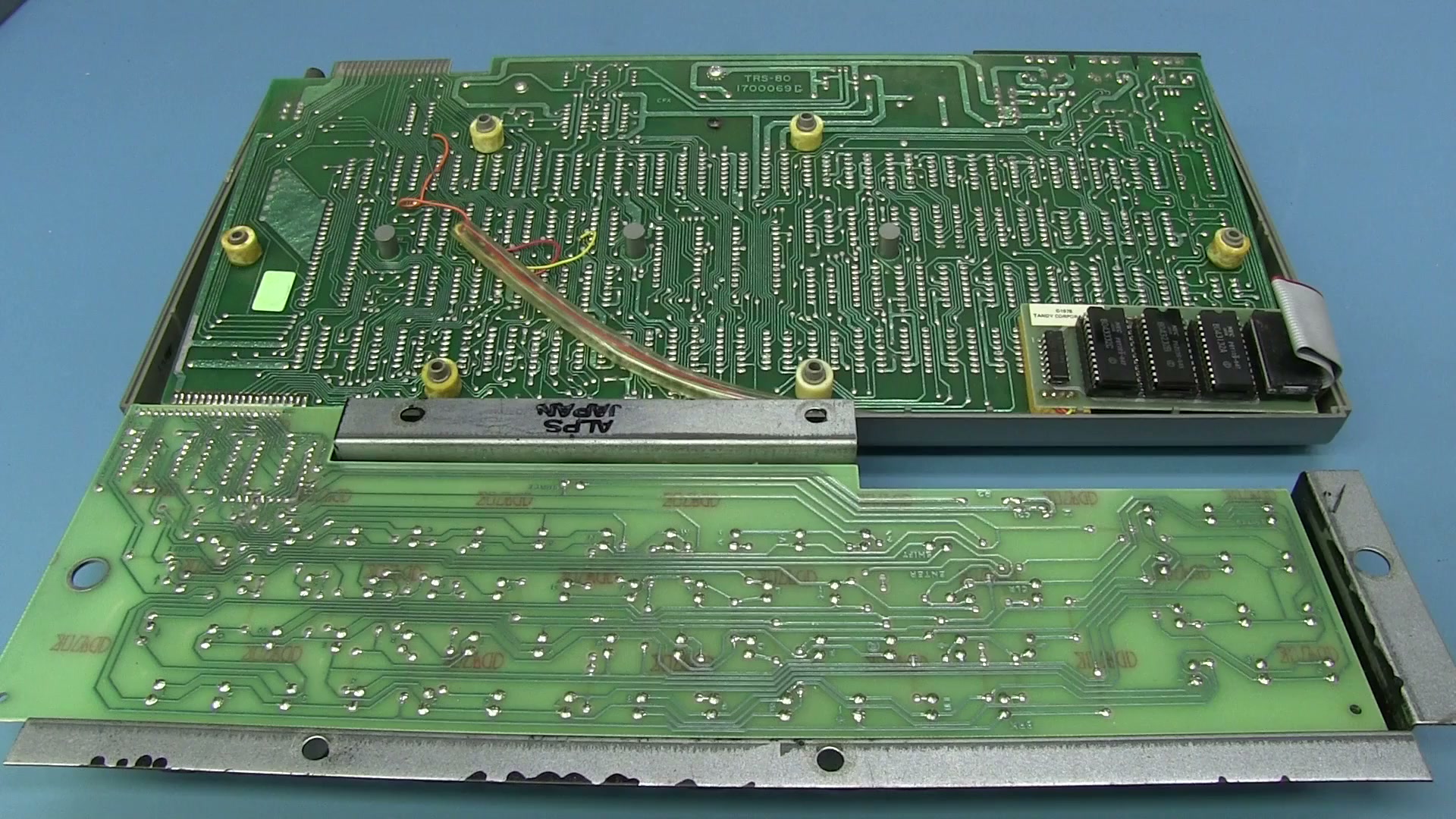 EEVblog #645 - TRS-80 Model I retro computer teardown
