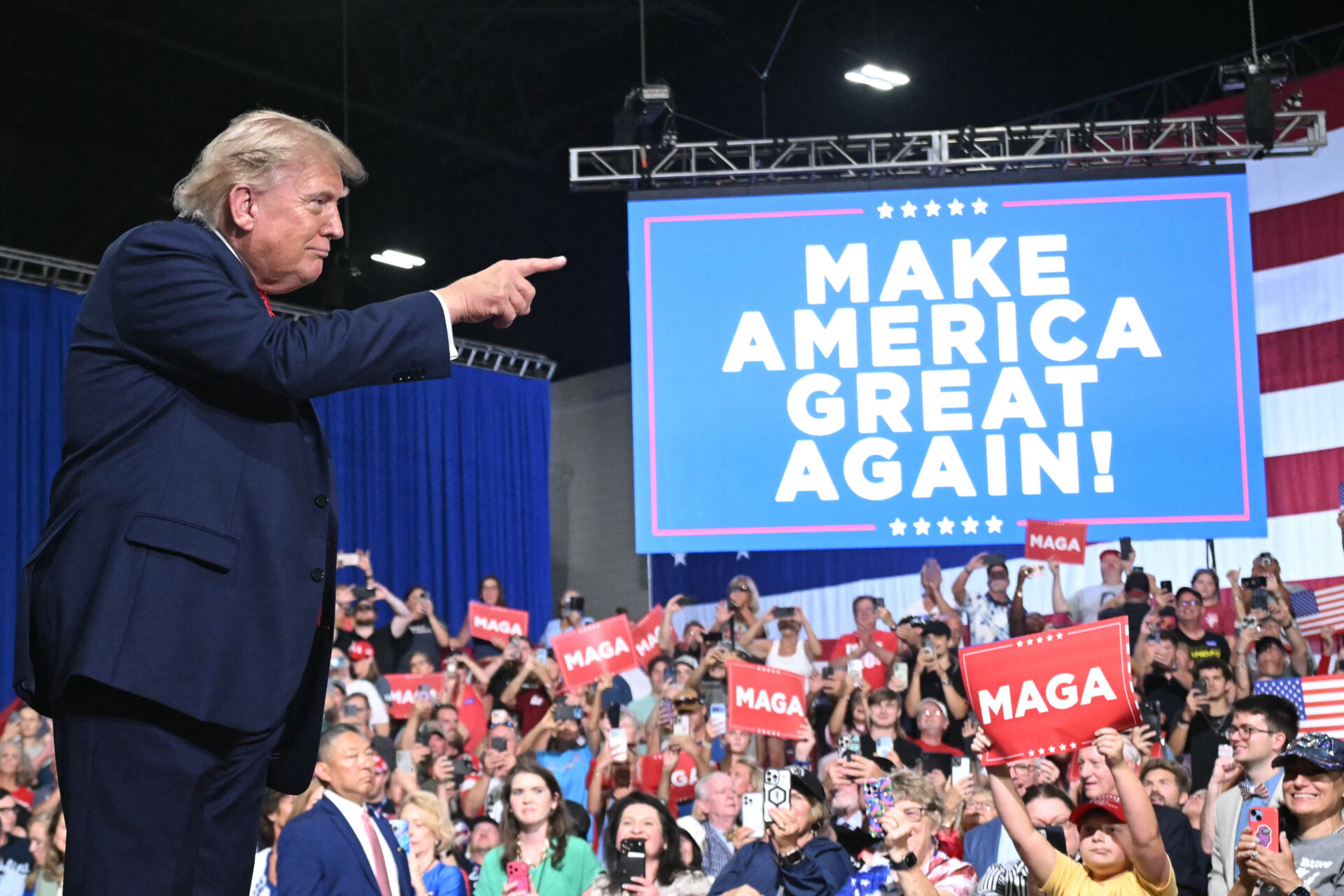 A new economic warning sign for Trump: Consumer sentiment drops sharply
