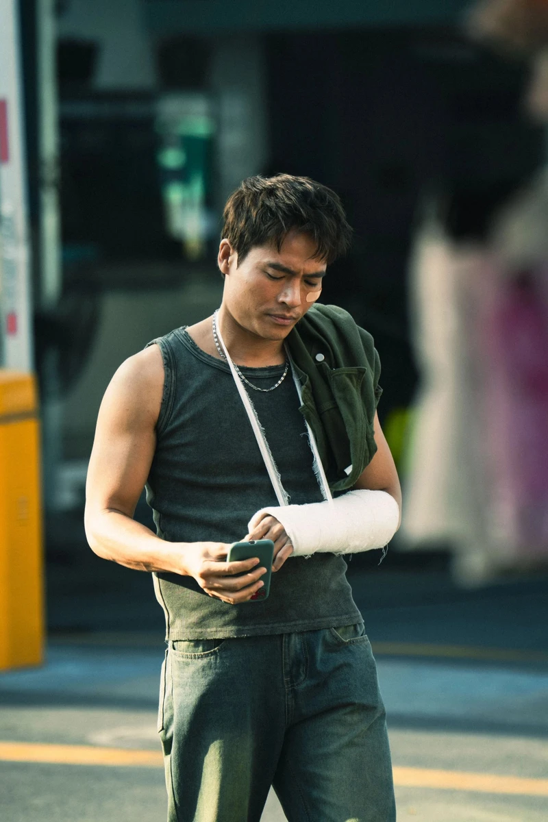 Phim Việt về 4 đám tang áp đảo với 30 tỷ đồng