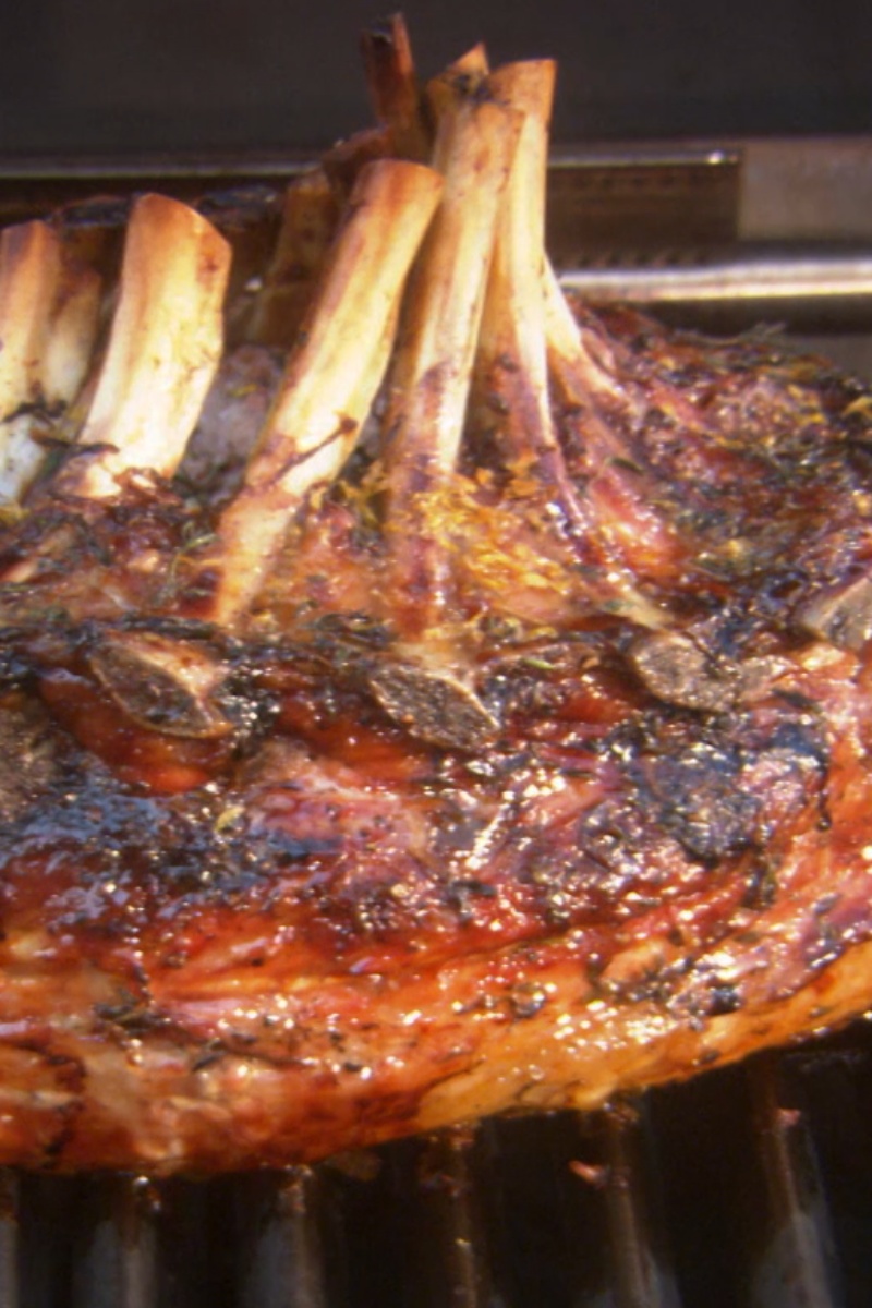 Busker barbecue with figs sausage and pork roast