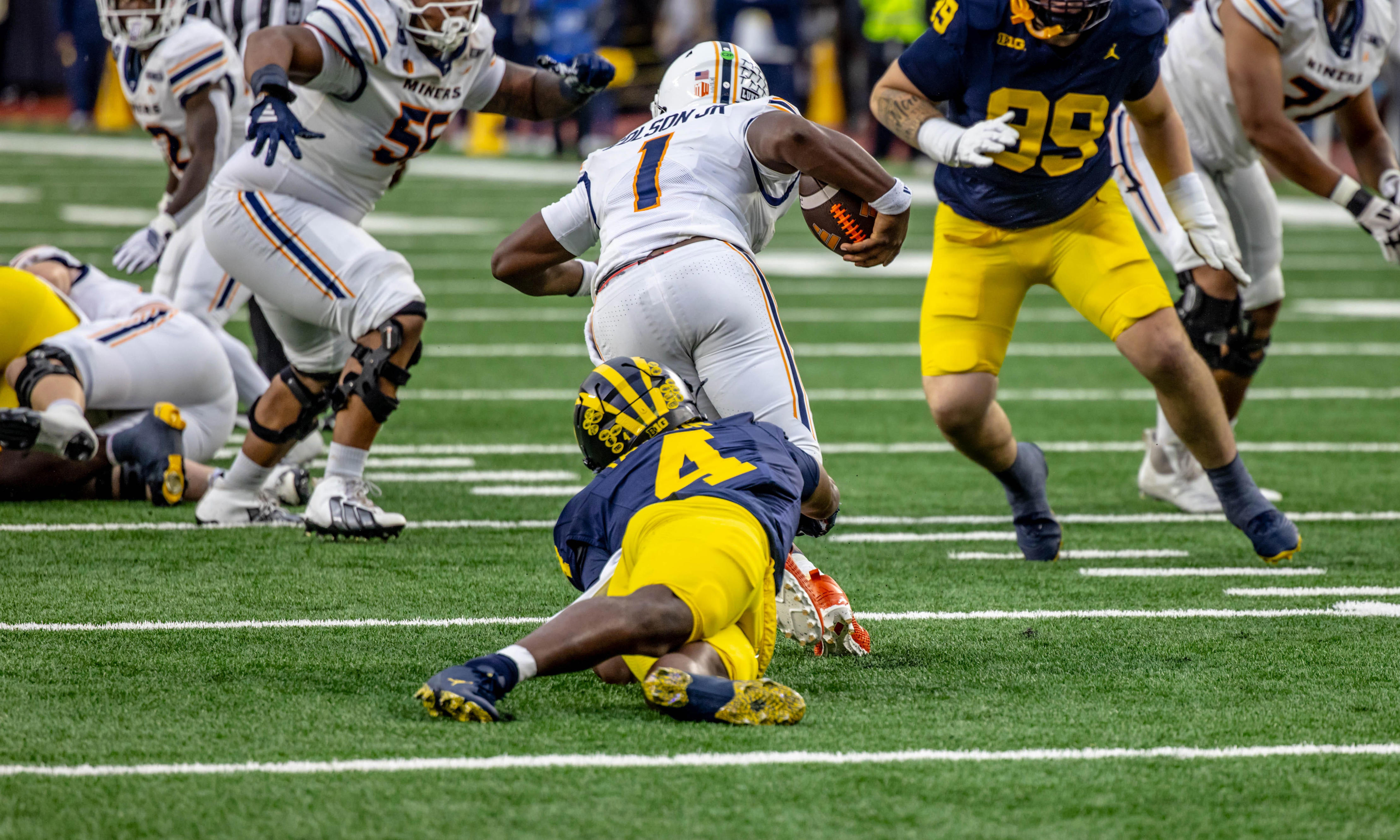 Jay Hill says Michigan linebackers are playing at 'NFL-style' level