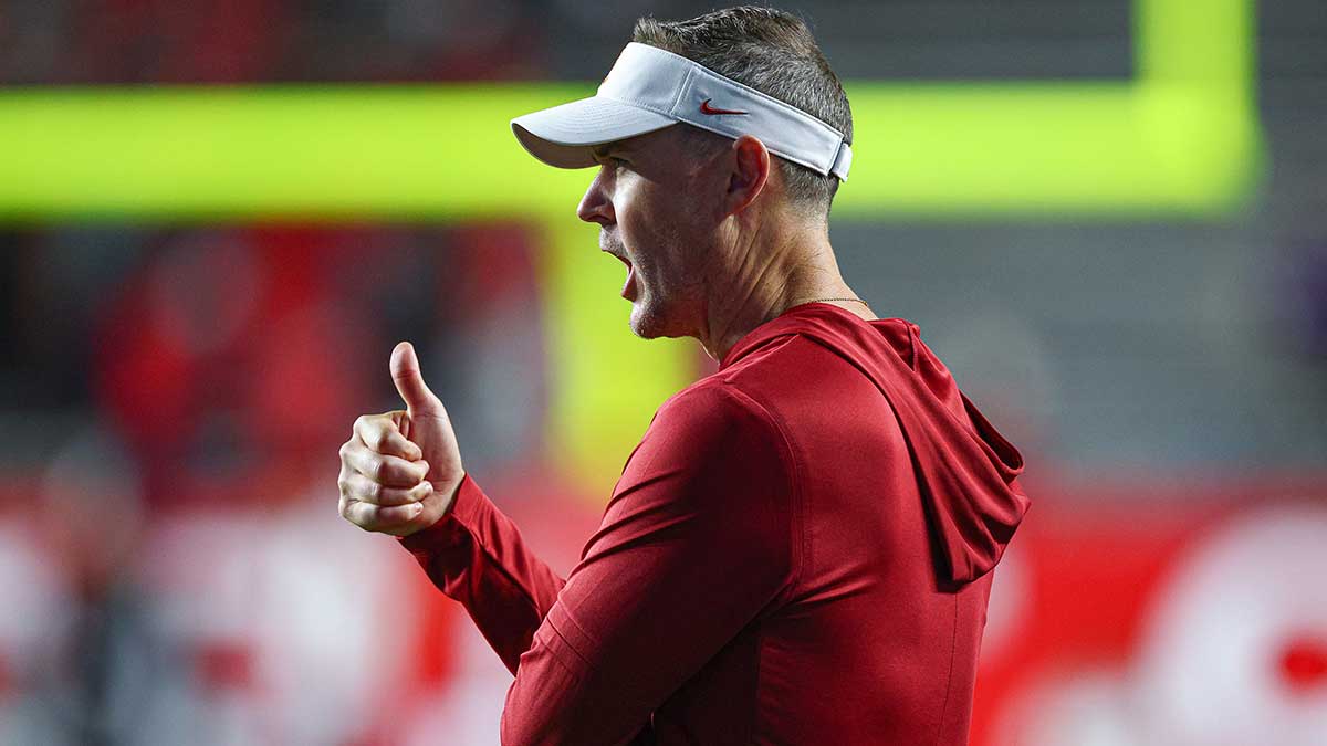 USC football fans aren’t too pleased with Lincoln Riley after narrow ...