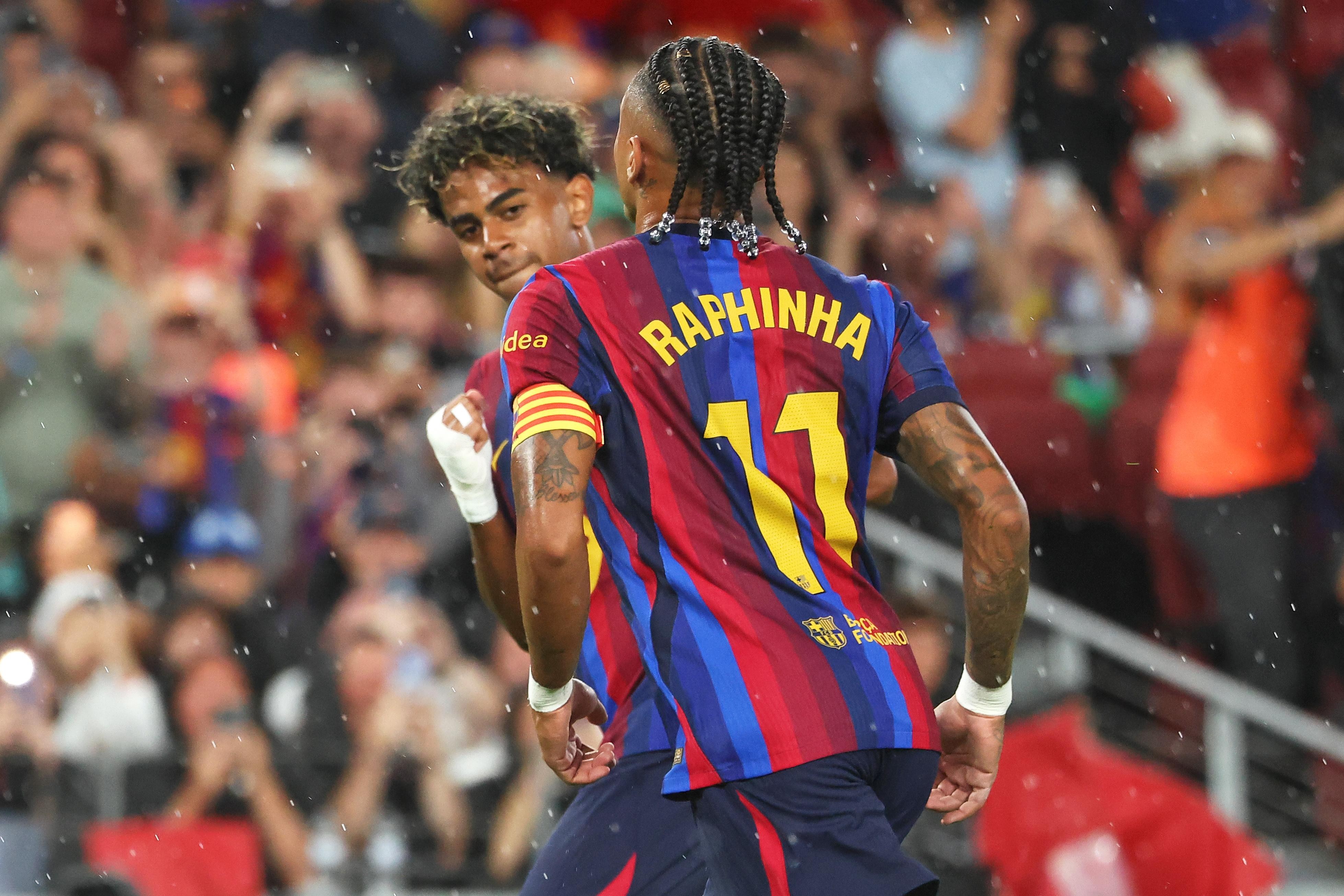 Raphinha iguala a Messi y Ronaldo y Lamine Yamal supera el récord de Vinicius Jr. mientras el Barcelona se mantiene invicto.