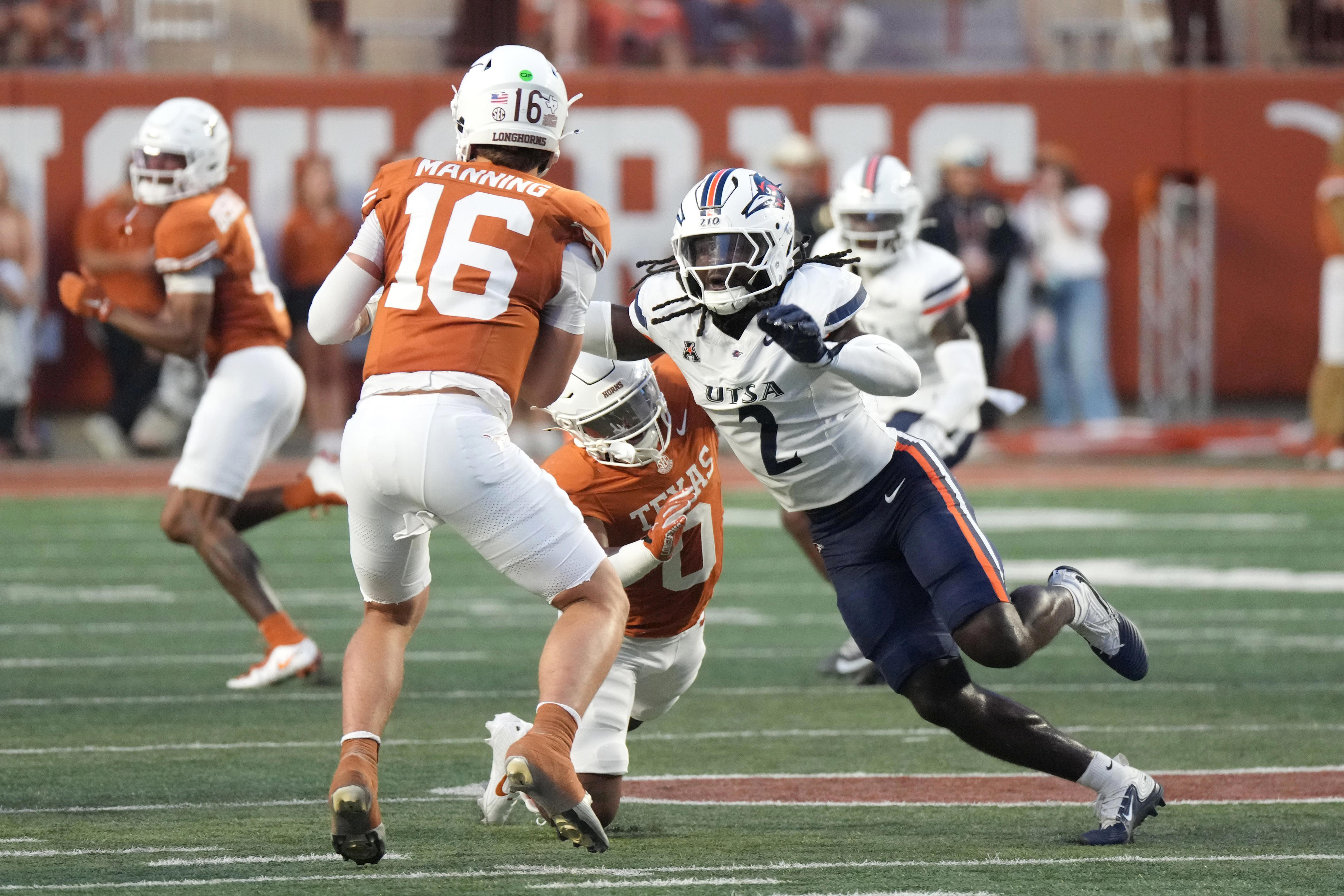 RAPID RECAP: No. 1 Texas mediocre in sloppy win 30-6 win over UTSA