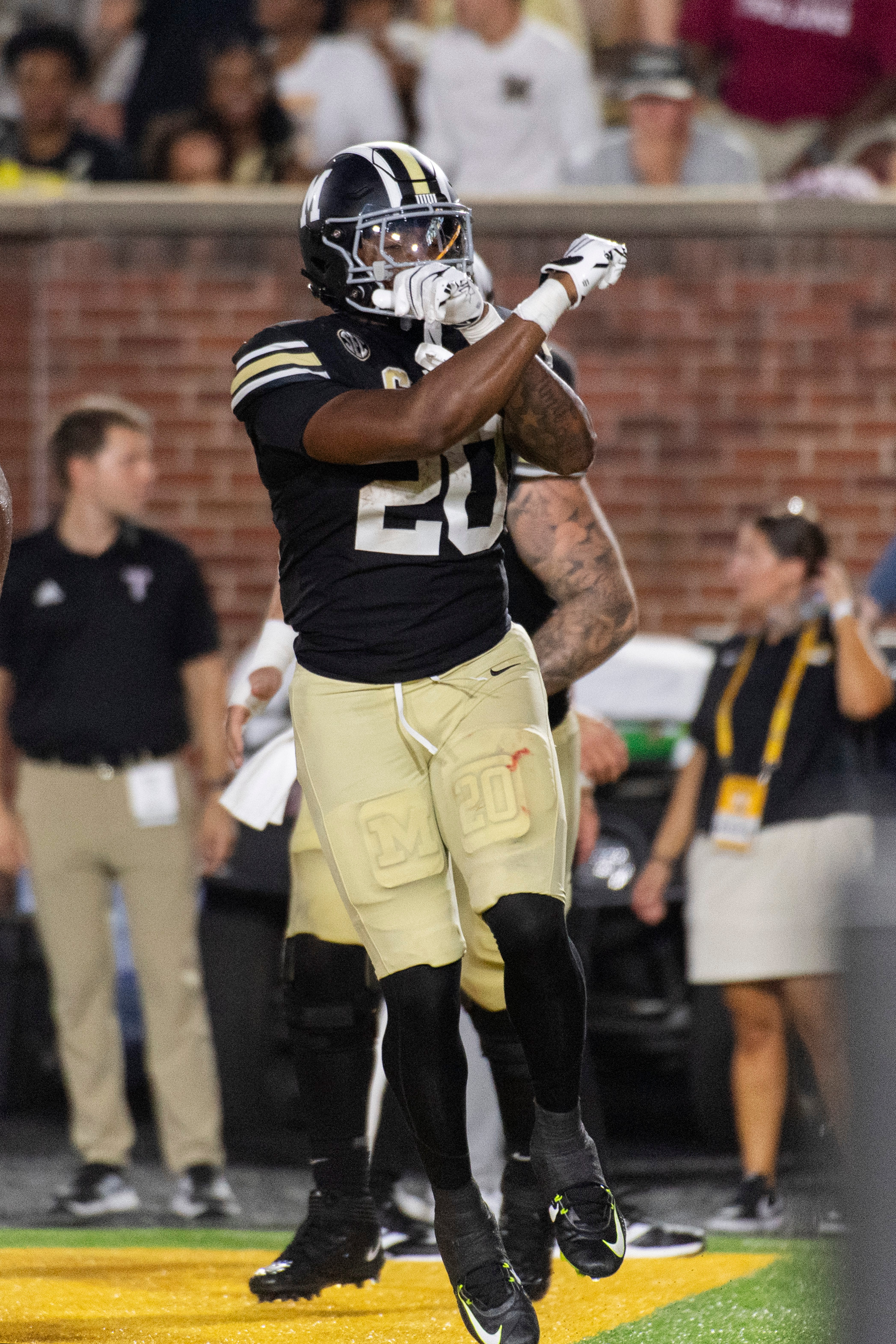 Roberts runs for 122 yards and a TD, No. 20 Missouri hangs on after a ...