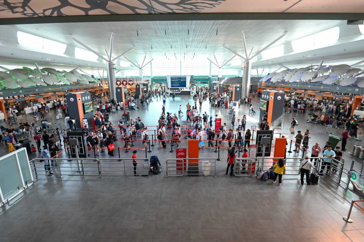Bangladeshi man sent for psychiatric evaluation after causing ruckus at ...