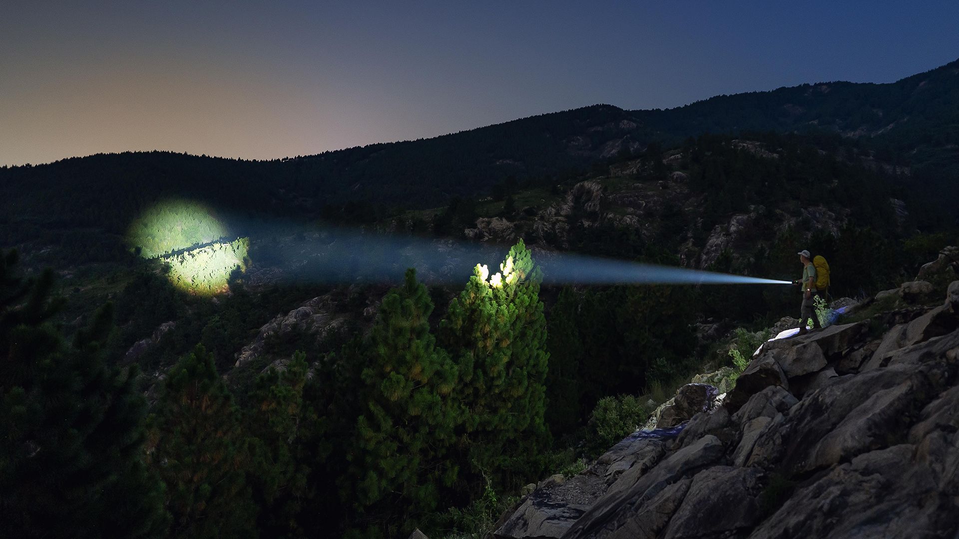 Olight’s powerful new handtorch pumps out 25,000 lumens and can ...