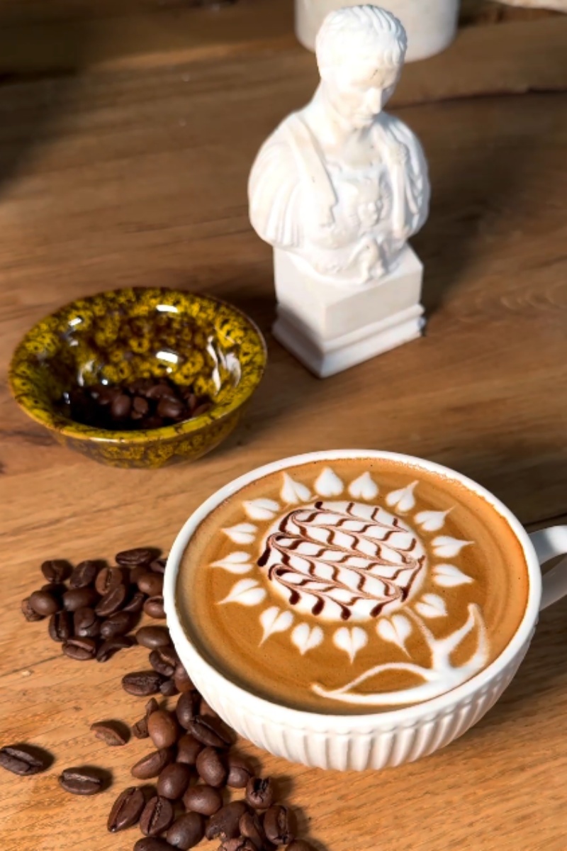 Sun pattern latte art