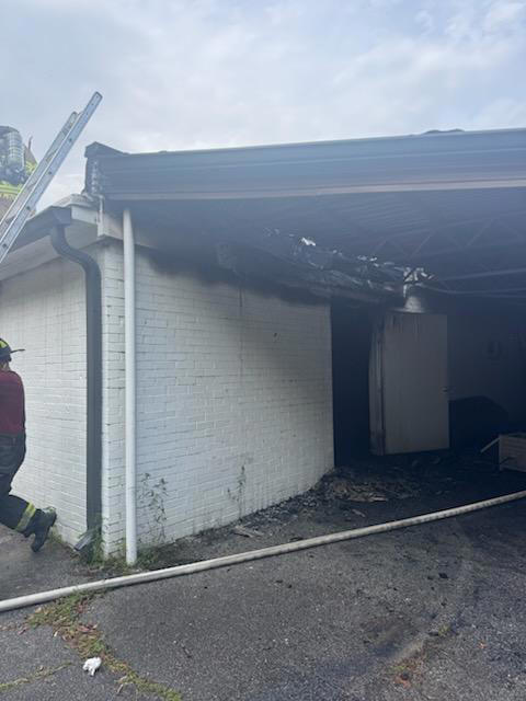 Fire erupts at Hartford funeral home