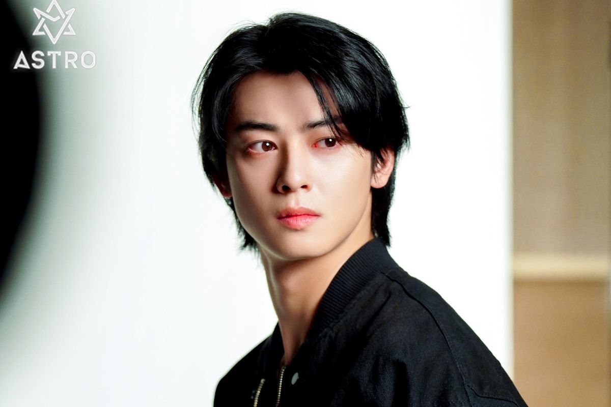 Cha Eun Woo bị người phụ nữ ngoài 50 tuổi gắn thiết bị nghe lén