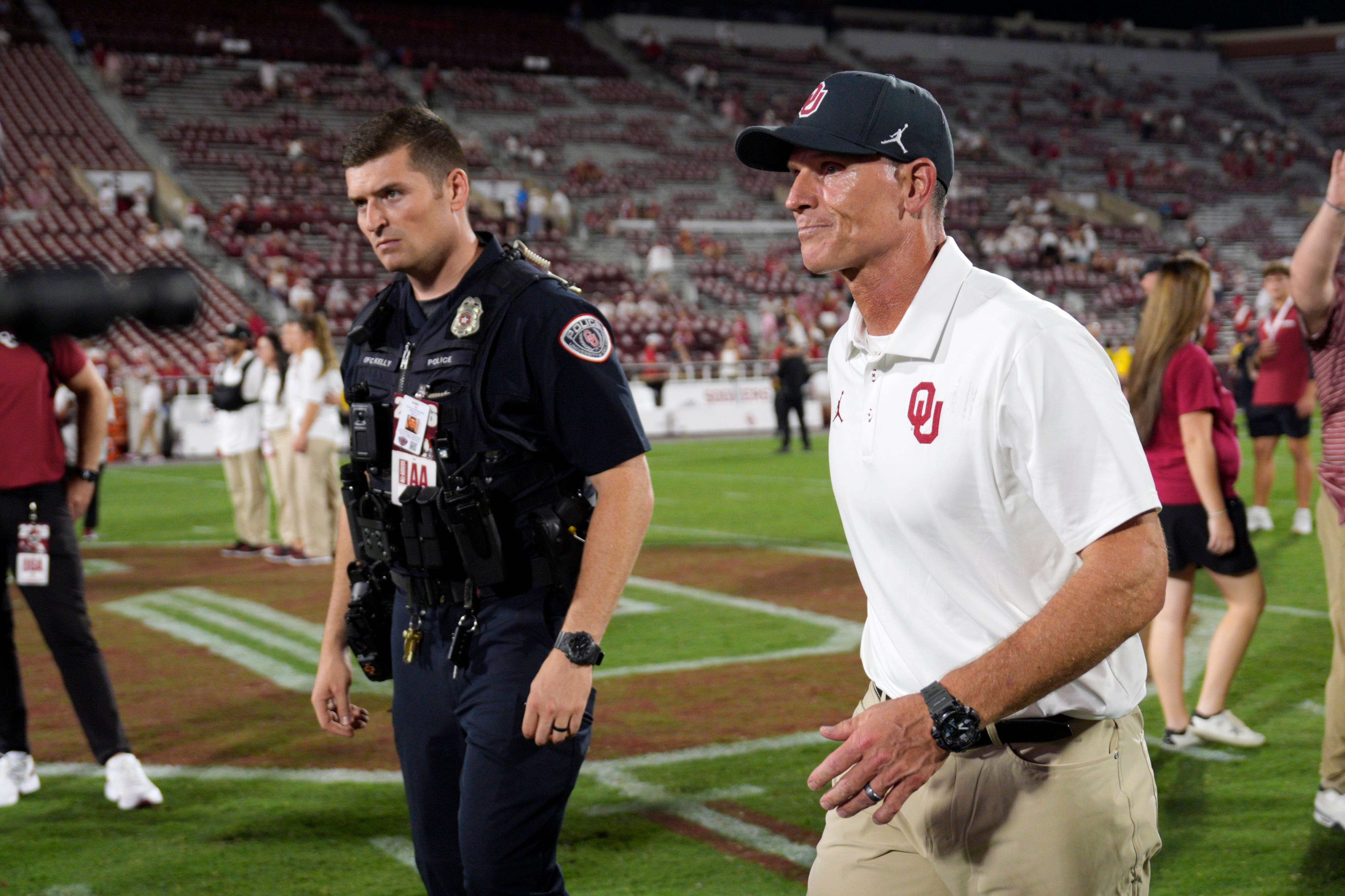 Oklahoma Sooners offense lacks rhythm, confidence