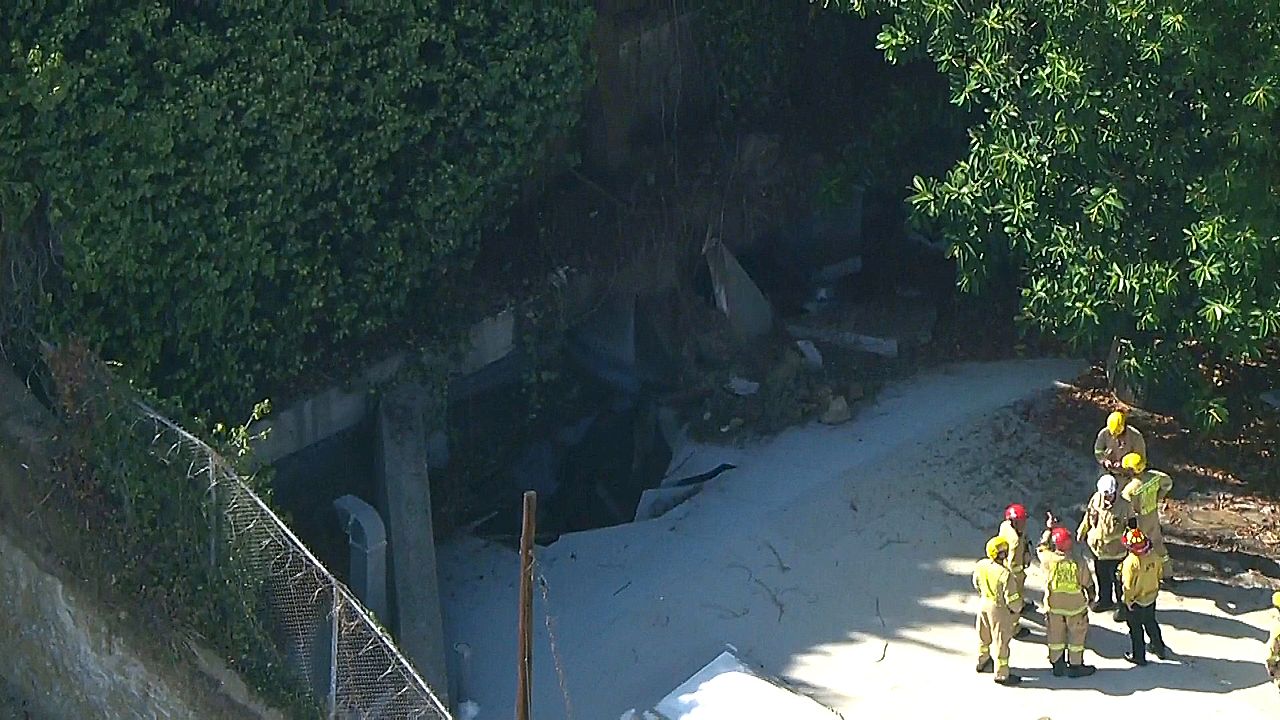 Overflowing swimming pool causes hillside collapse in Los Angeles