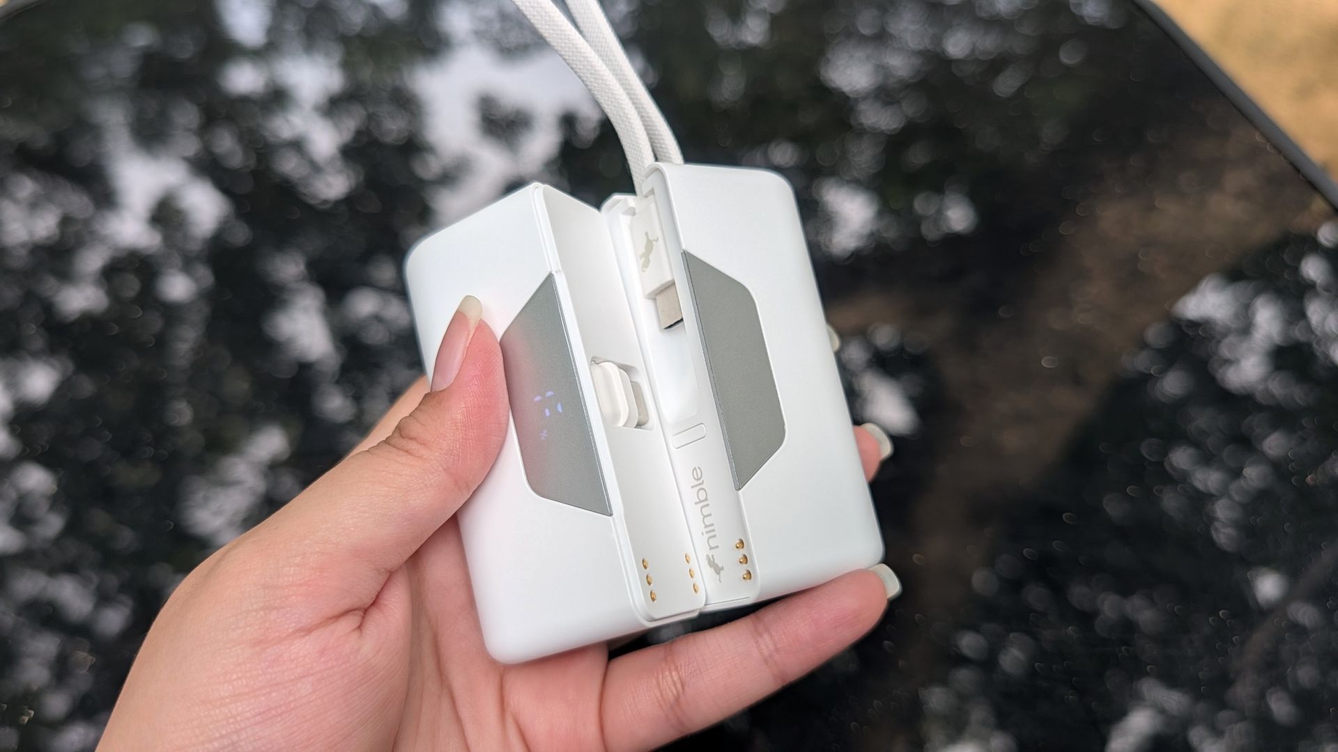 The Nimble SHAREPOWER power bank splits a 10,000mAh battery in half so ...