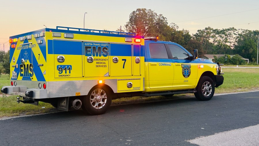1 dead in motorcycle crash in east Austin