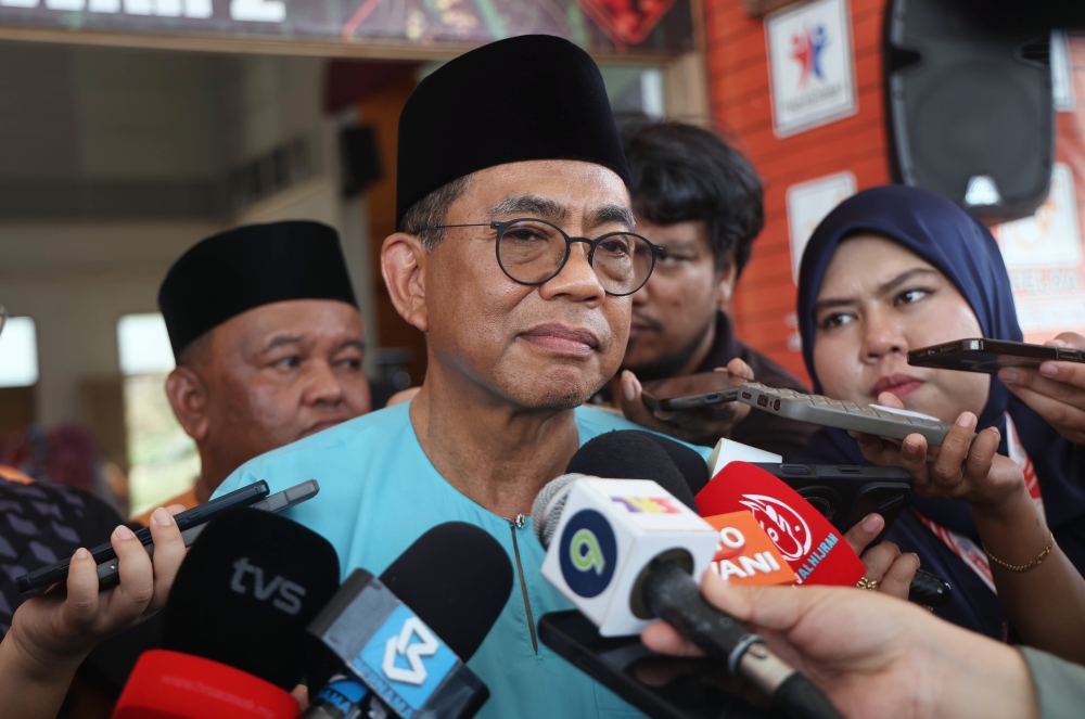 DAP sec-gen’s Cabinet quit offer over Najib house arrest is his own ...