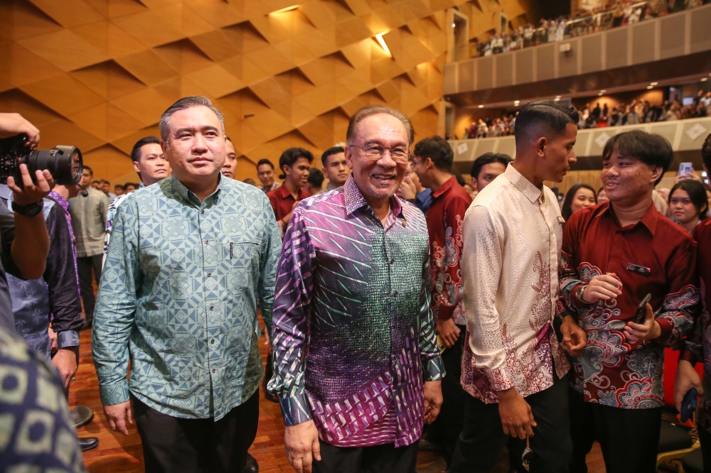 Anwar to meet Loke before deciding on resignation, says no letter ...