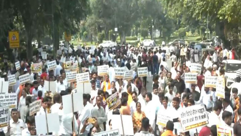 BJP protests at AAP HQ, demands arrest of councillor in suicide case