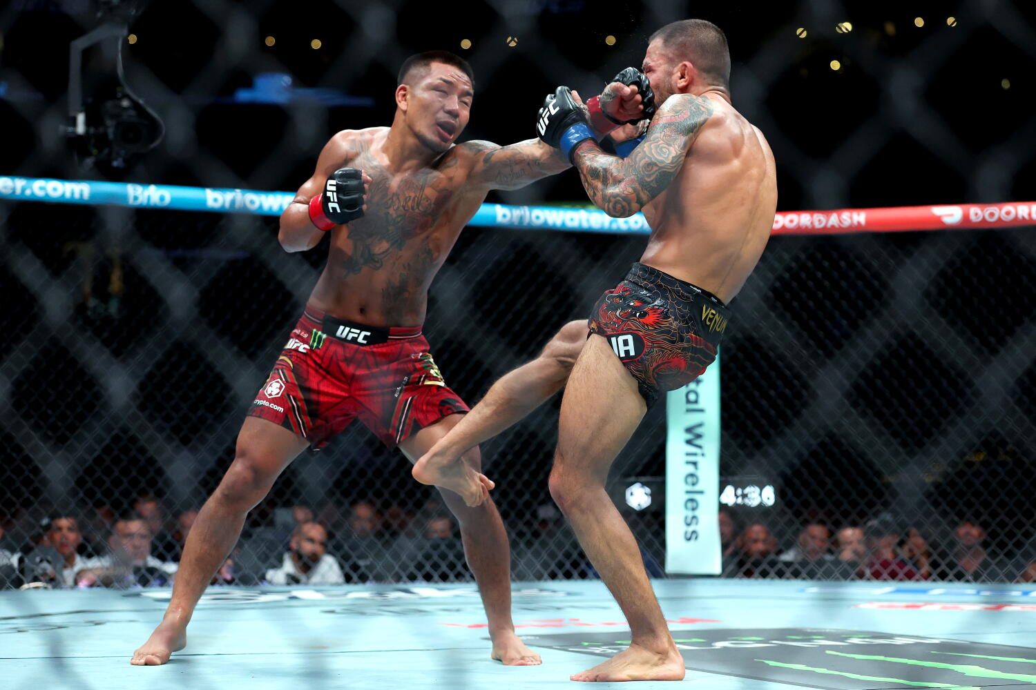 Joshua Van beats Alexandre Pantoja again, defending his title at UFC ...