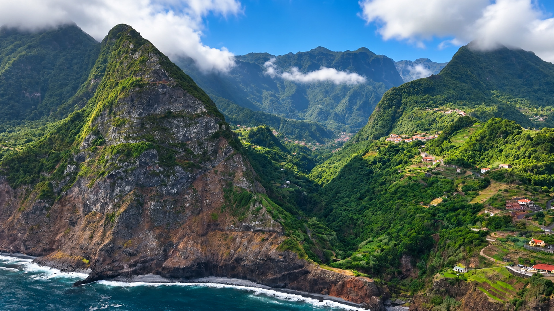 ¿Por qué hay casas dispersas en estas laderas de montaña?