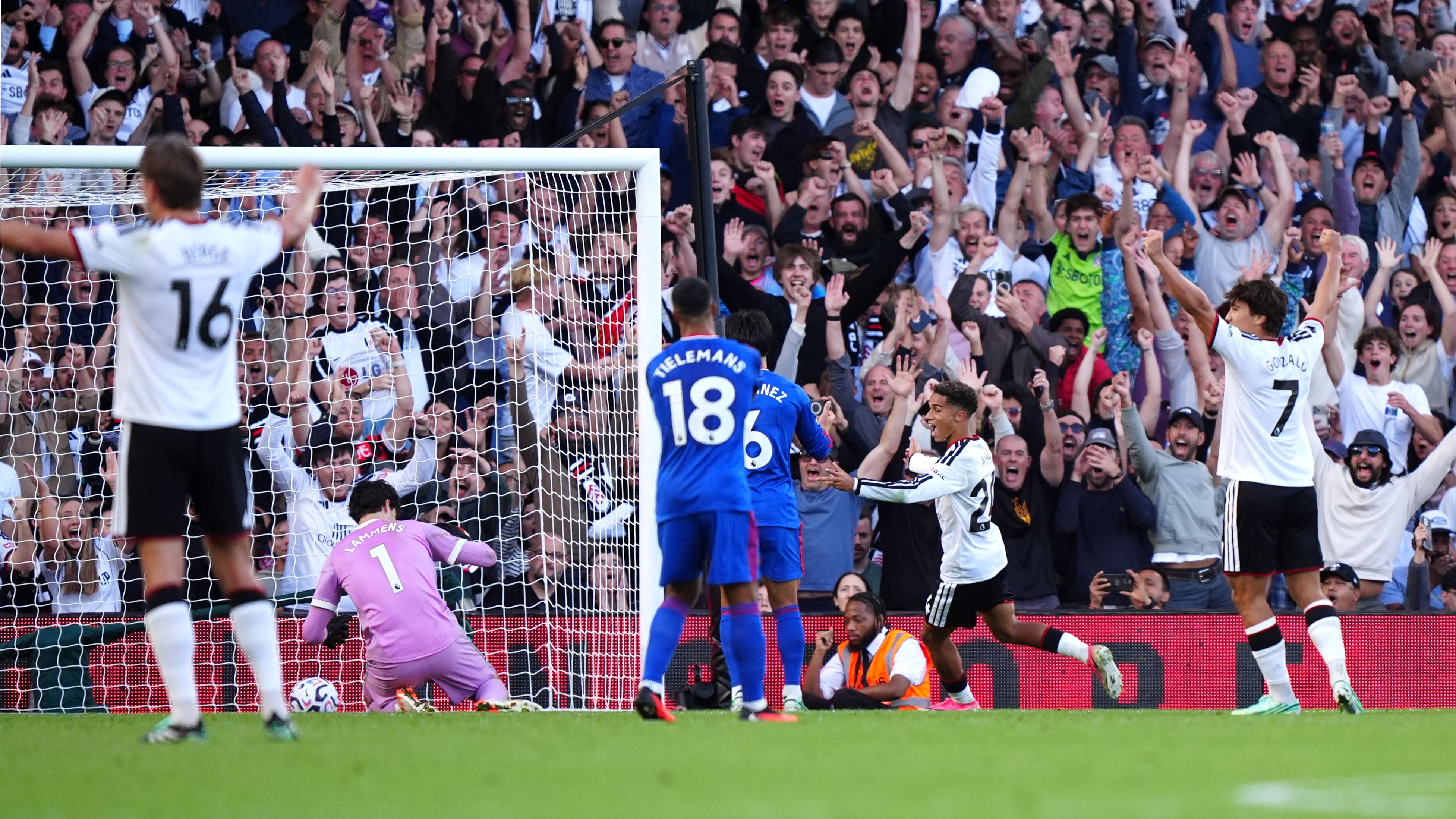 Man Utd fail to win again after Lisandro Martinez own goal in draw with ...