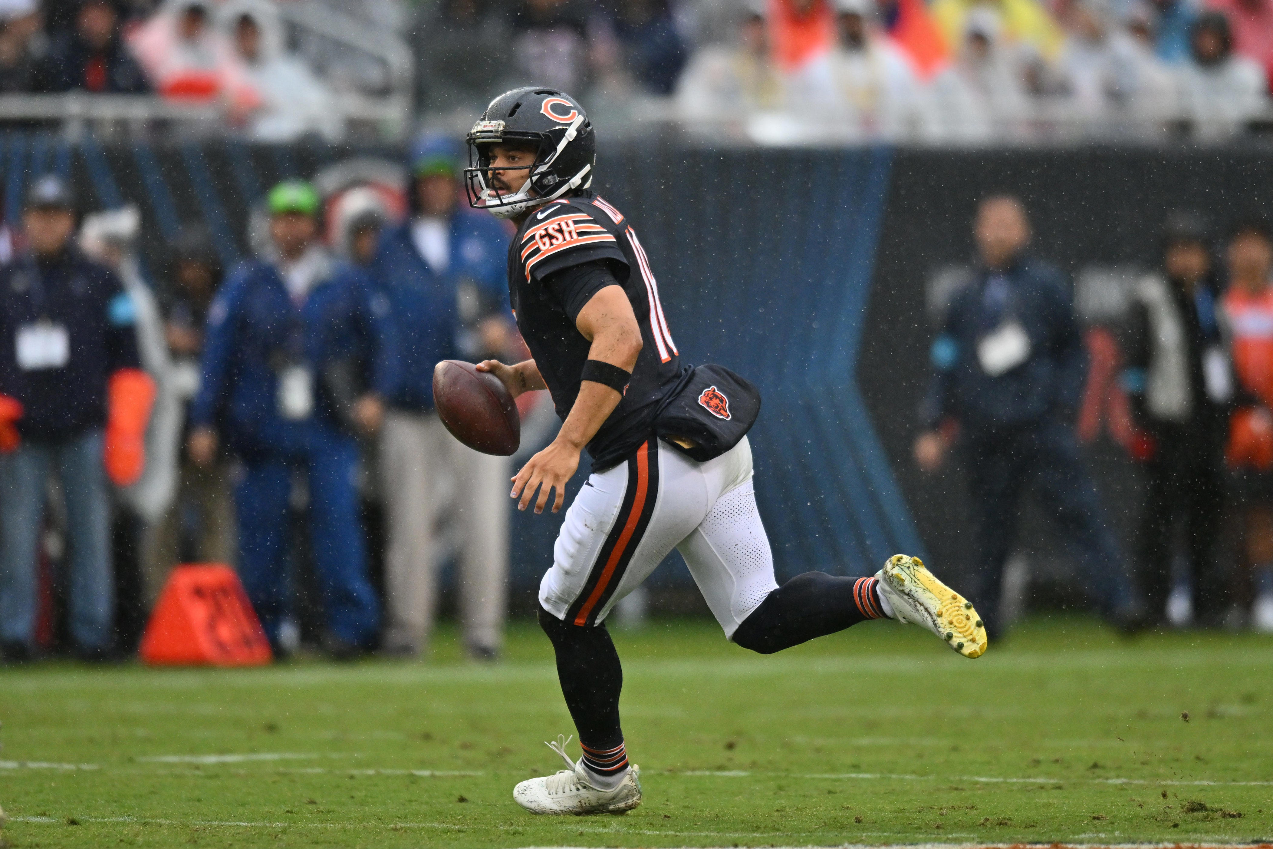 NFL world reacts to Bears QB Caleb Williams leg injury