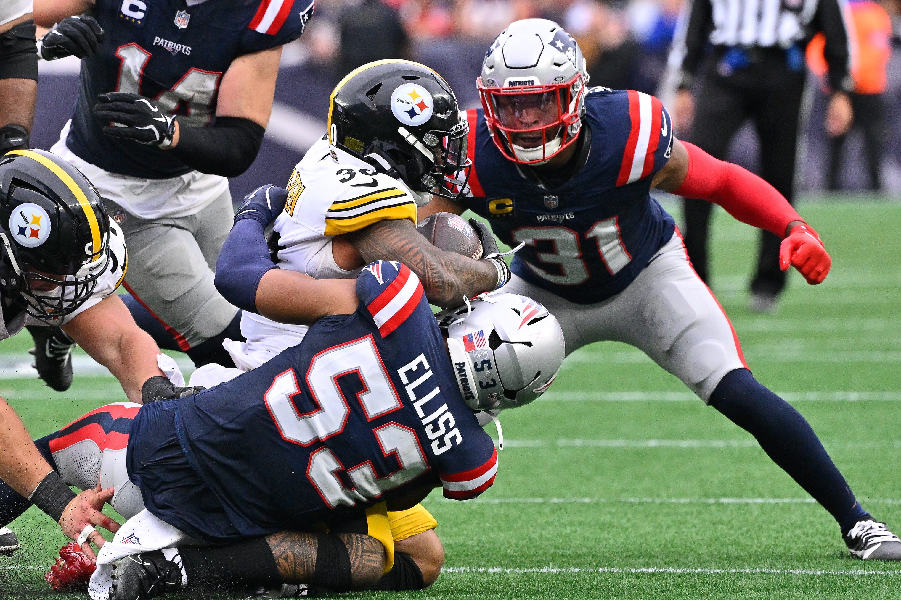 Watch: Patriots LB delivers crushing strip sack on Aaron Rodgers