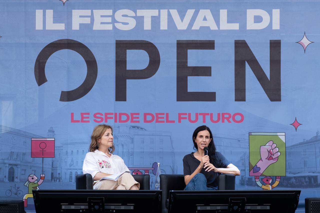 Festival di Open 2026, Francesca Mannocchi sull’invio di armi a Kiev: «Senza difesa il negoziato diventa resa» – Il video