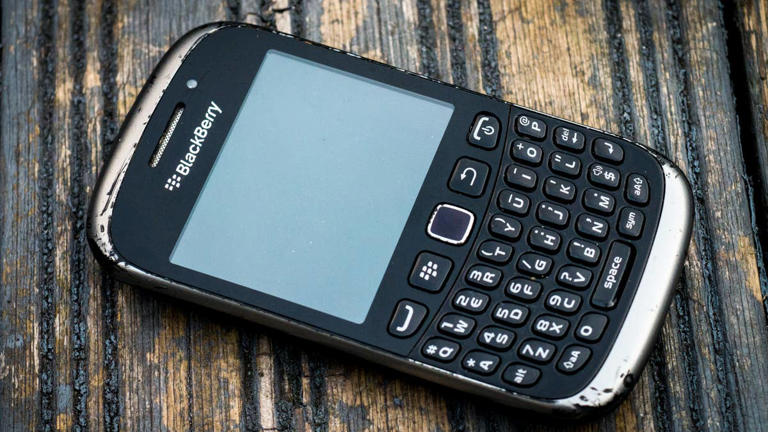 Cramer sends unmistakable verdict on BlackBerry before earnings