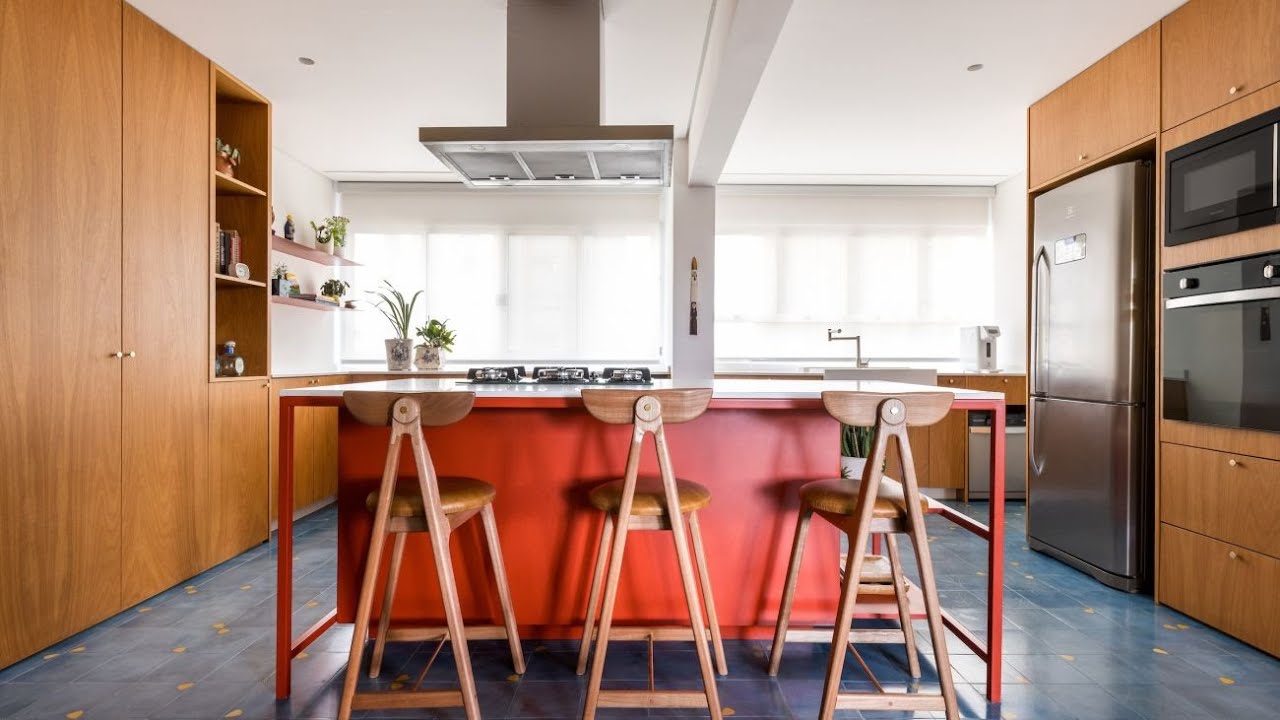 This Brazilian apartment lets color lead the design