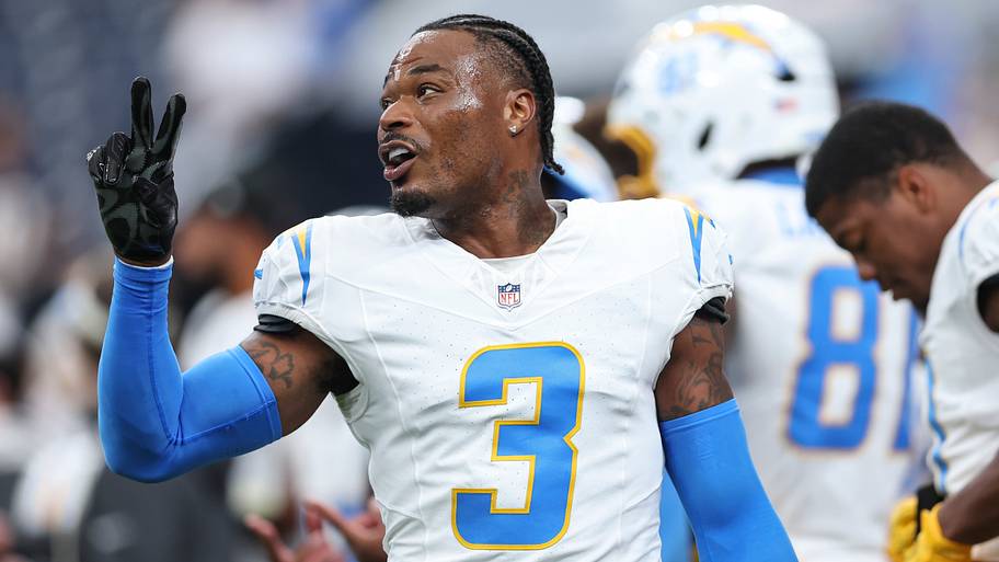 Chargers' Derwin James suffers hand injury vs. Raiders in Week 2