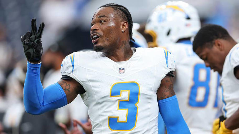 Chargers' Derwin James suffers hand injury vs. Raiders in Week 2