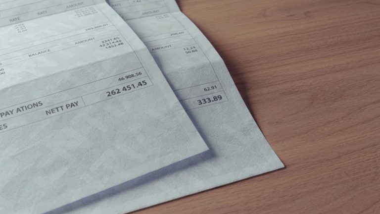 Hourly workers are getting their biggest pay bump in years by switching ...