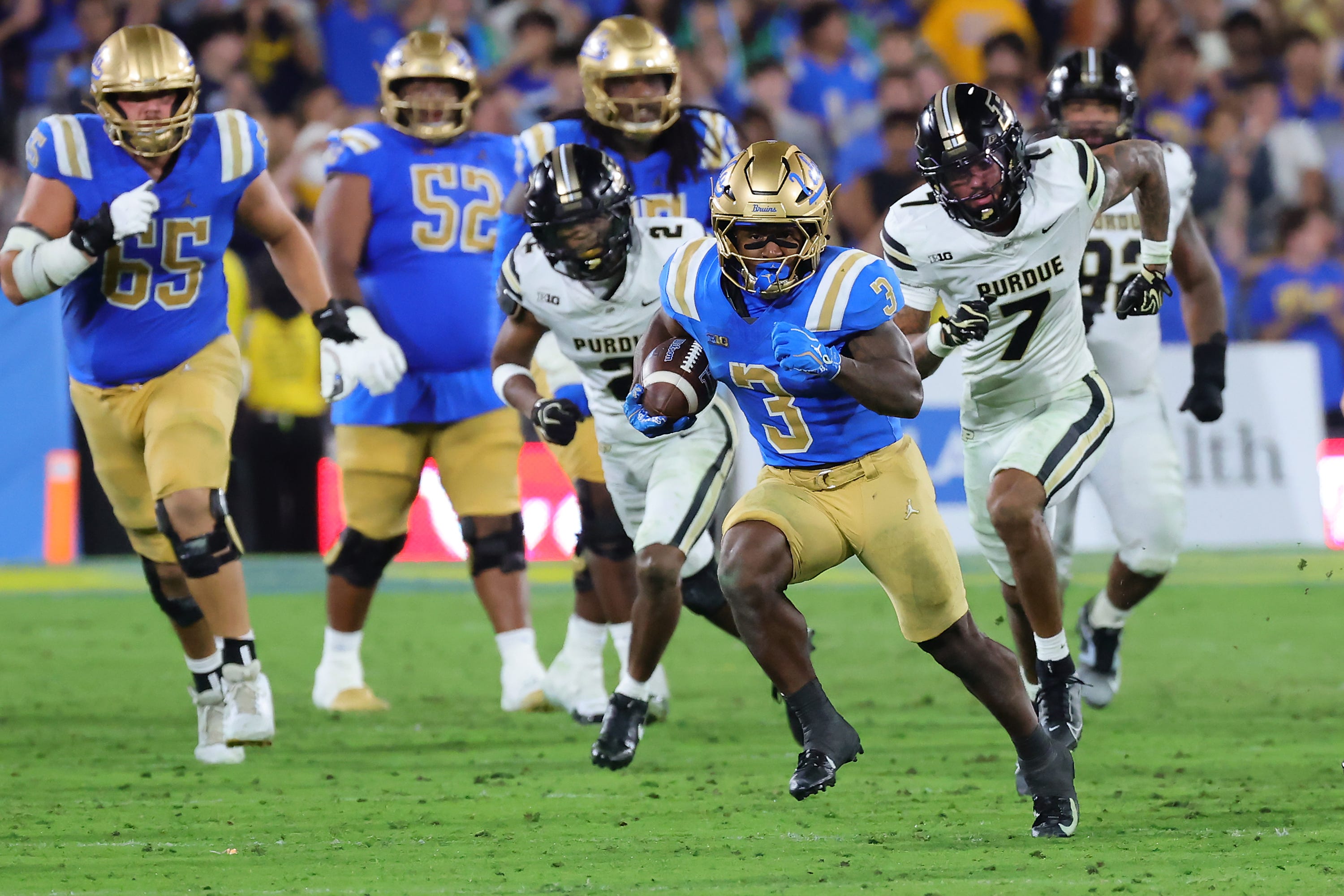 UCLA football star Wayne Knight earns 2nd weekly award in 3-week span