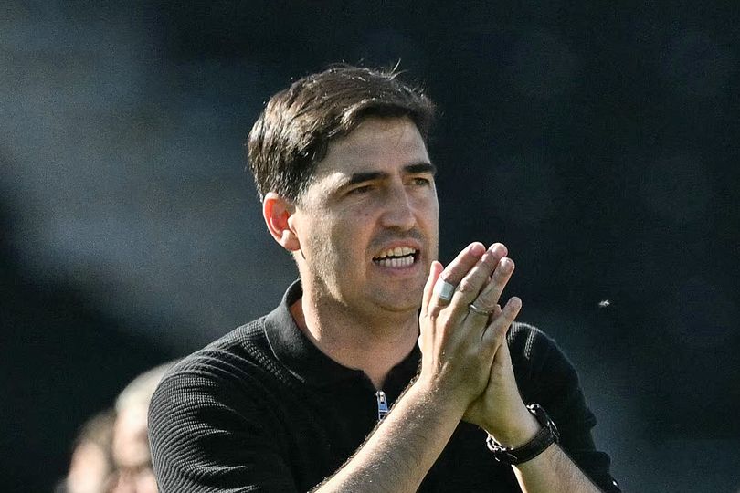 Liverpool head coach Andoni Iraola.