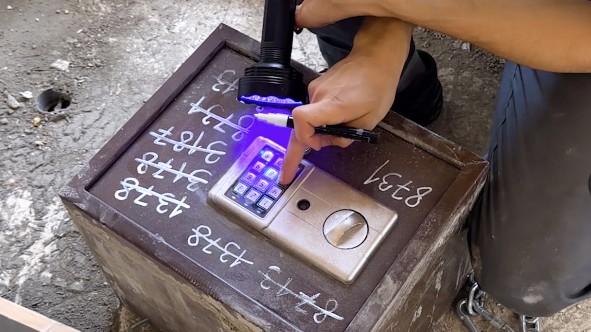 Cracking open a 10-year-abandoned safe!