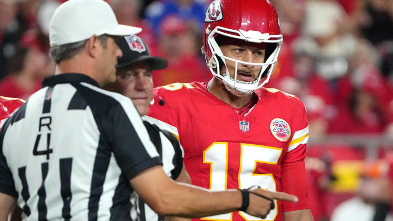 Patrick Mahomes shines with 566 yards and 5 touchdowns in Chiefs' 2-0 start