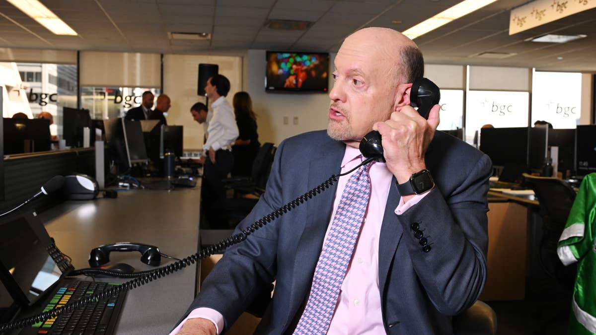 Cramer sends unmistakable verdict on BlackBerry before earnings