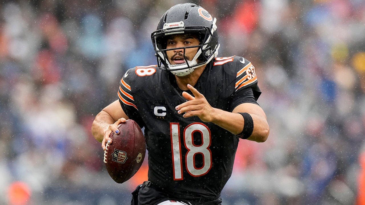 Bears quarterback Caleb Williams carted off at Soldier Field with ...