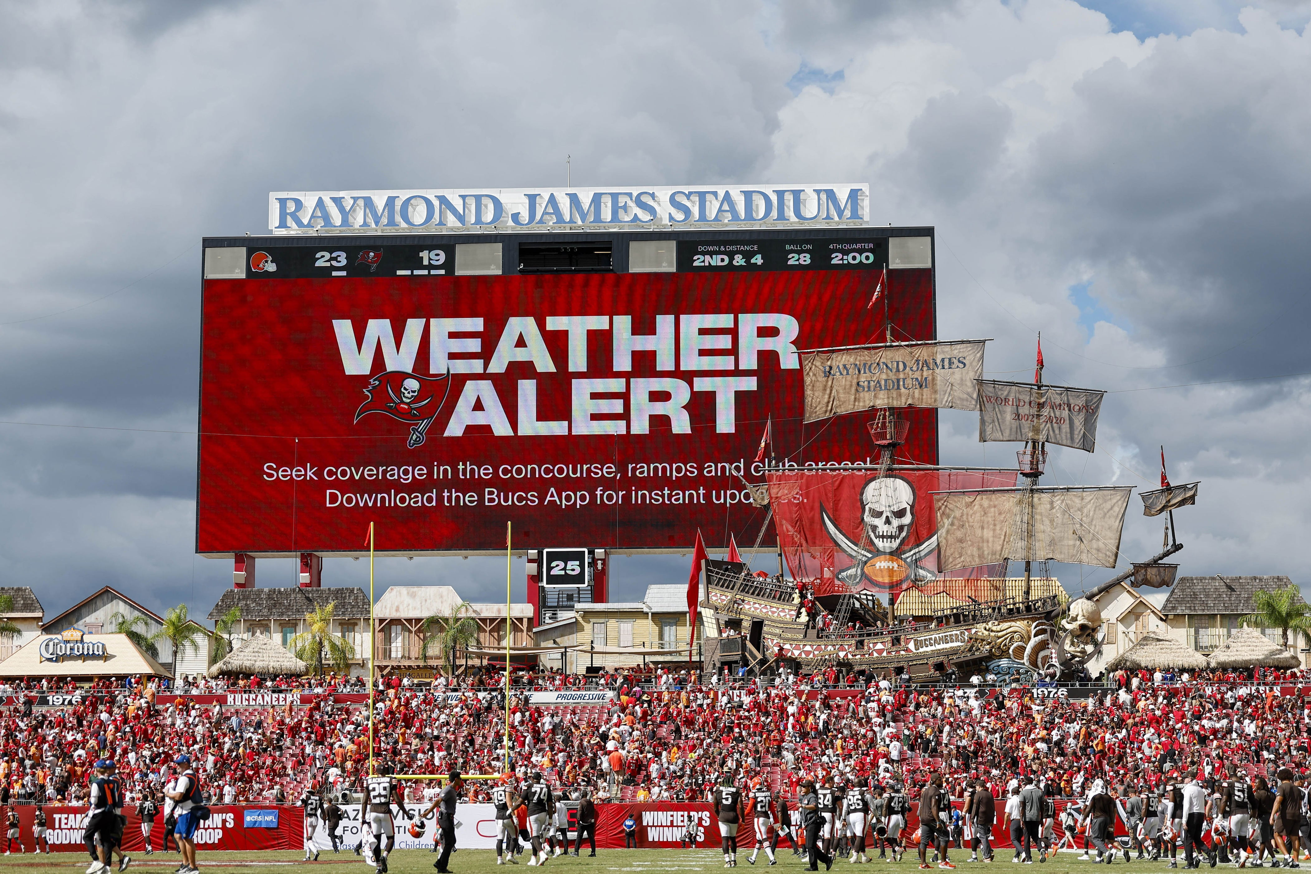 Bucs-Browns delayed 2 hours thanks to lightning around Raymond James