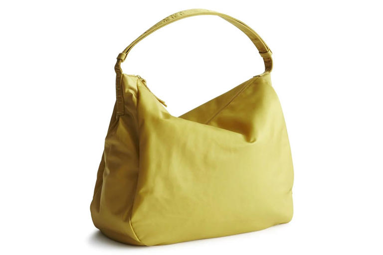 Stylists say these 6 bag trends are feeling dated this fall—here’s an ...