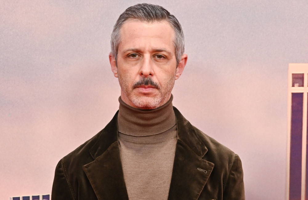 Jeremy Strong stayed in character as Mark Zuckerberg while filming The ...