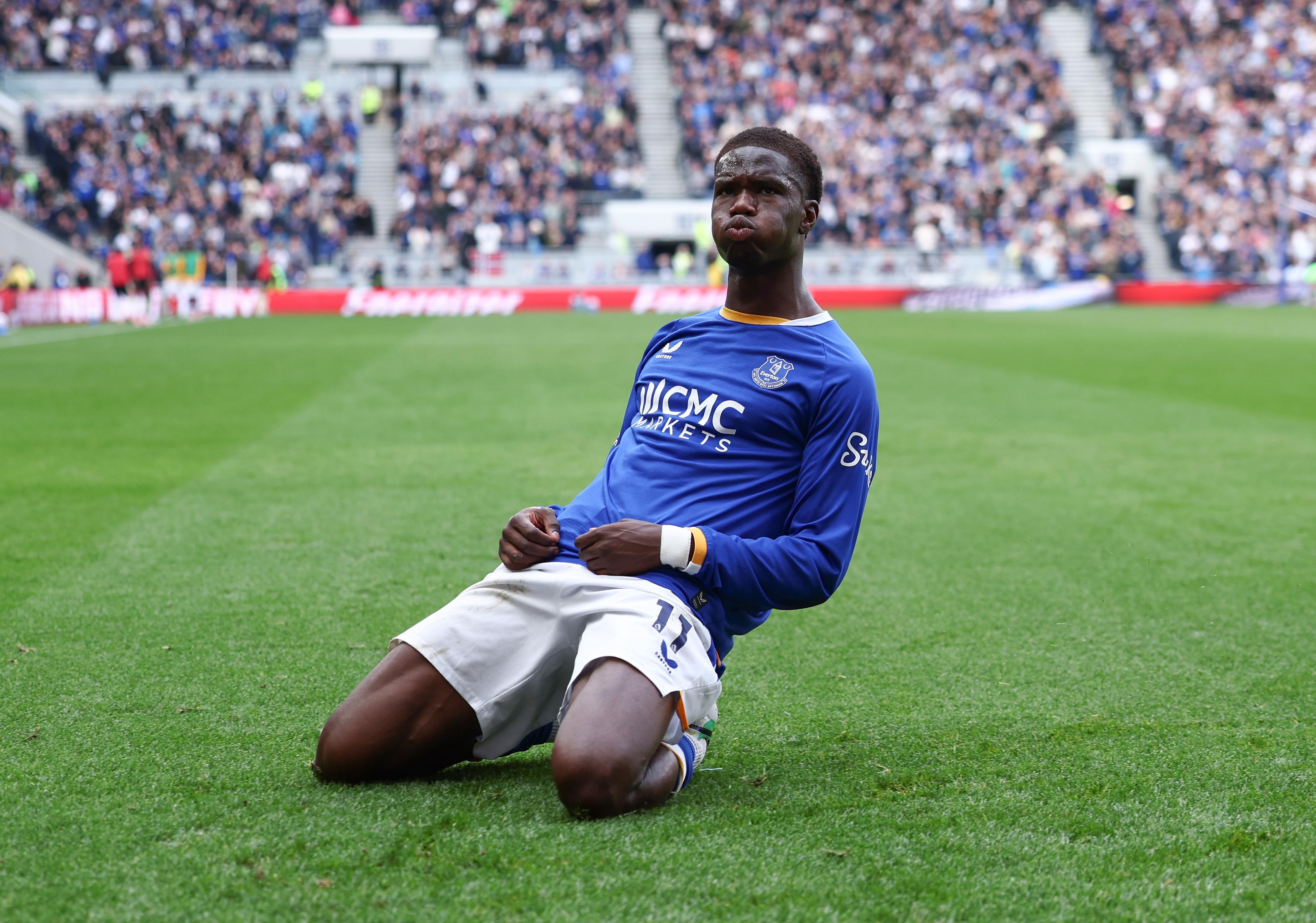 Noticias del Everton del lunes: Friedkin Group está completo, Barry habla sobre su último gol, el lateral derecho es el objetivo