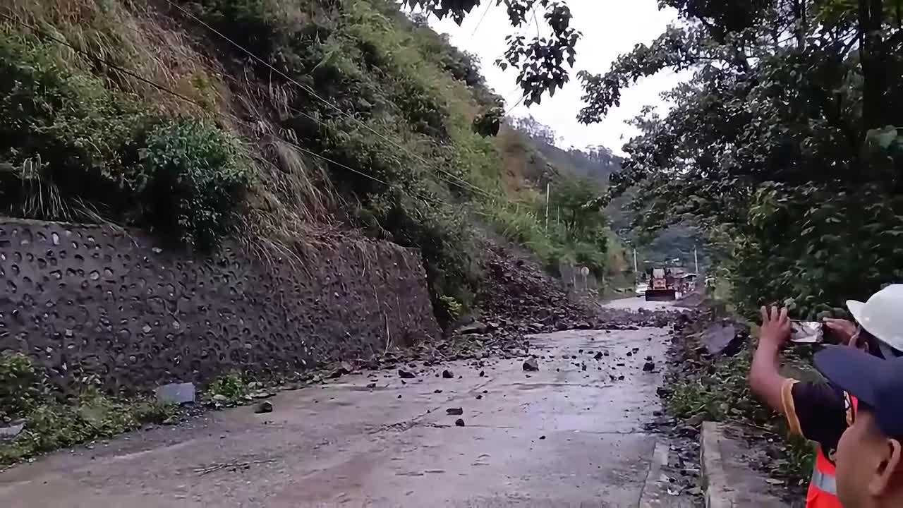 Mountainside collapses onto road during debris clearing operation